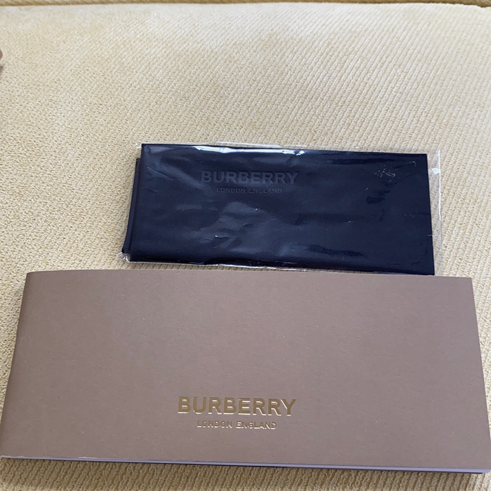Burberry Sunglasses - Picture 10 of 12